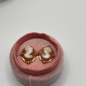 Vintage Estate 14kt solid yellow gold Elegant Gold Cameo Earrings